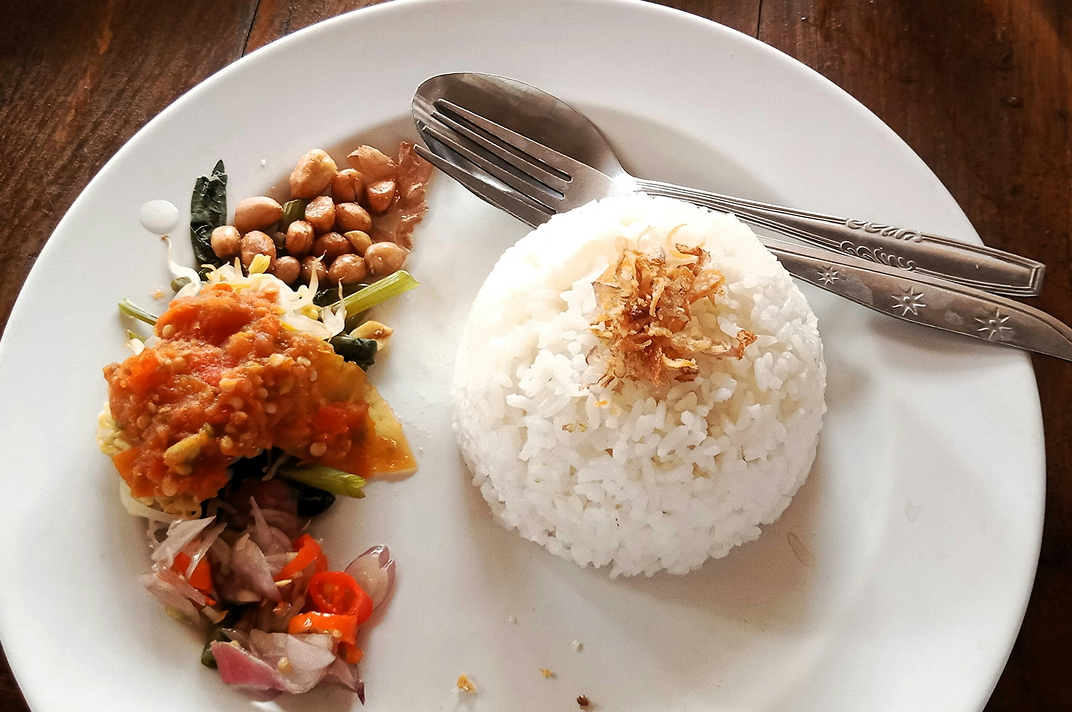 Di Bawah Naungan Pohon, Nikmati Sajian Sederhana Penuh Cerita