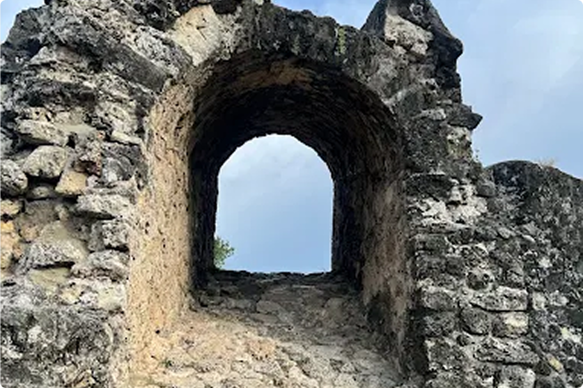 Wisata Benteng Otanaha